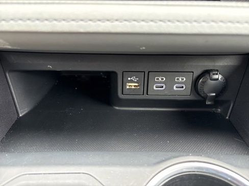Used 2025 Toyota Highlander XLE AWD/4WD image 18