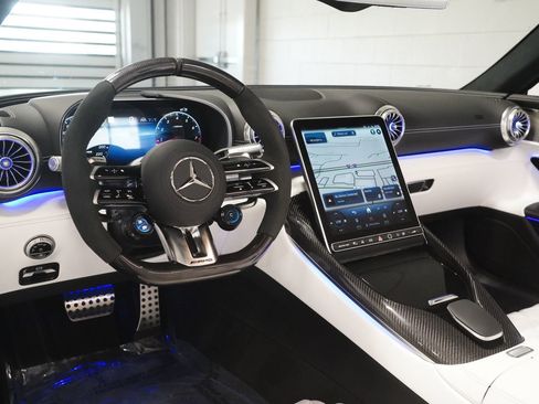 Certified 2025 Mercedes-Benz SL 63 AMG 4MATIC image 17