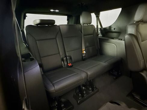 Used 2024 Chevrolet Suburban High Country w/ Advanced Technology Package image 33
