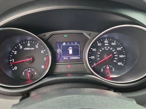 Used 2017 Kia Sedona LX w/ LX Essentials Premium Package FWD image 11