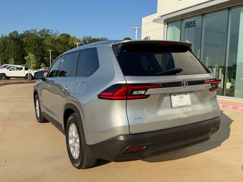 Used 2025 Toyota Grand Highlander AWD image 5