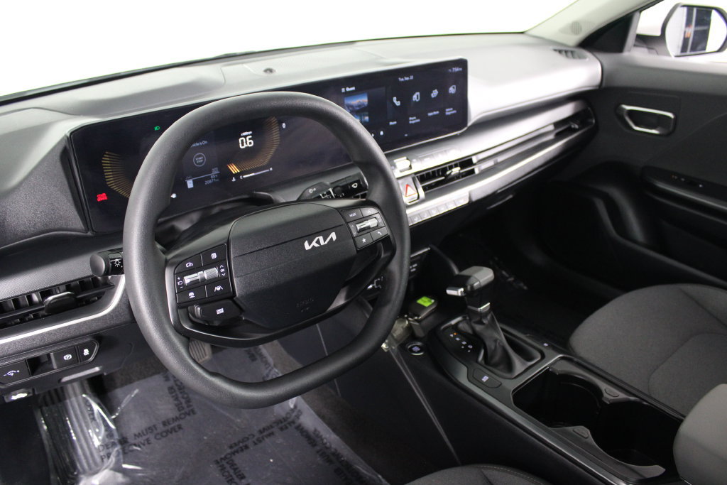 Used 2025 Kia K4 FWD image 17