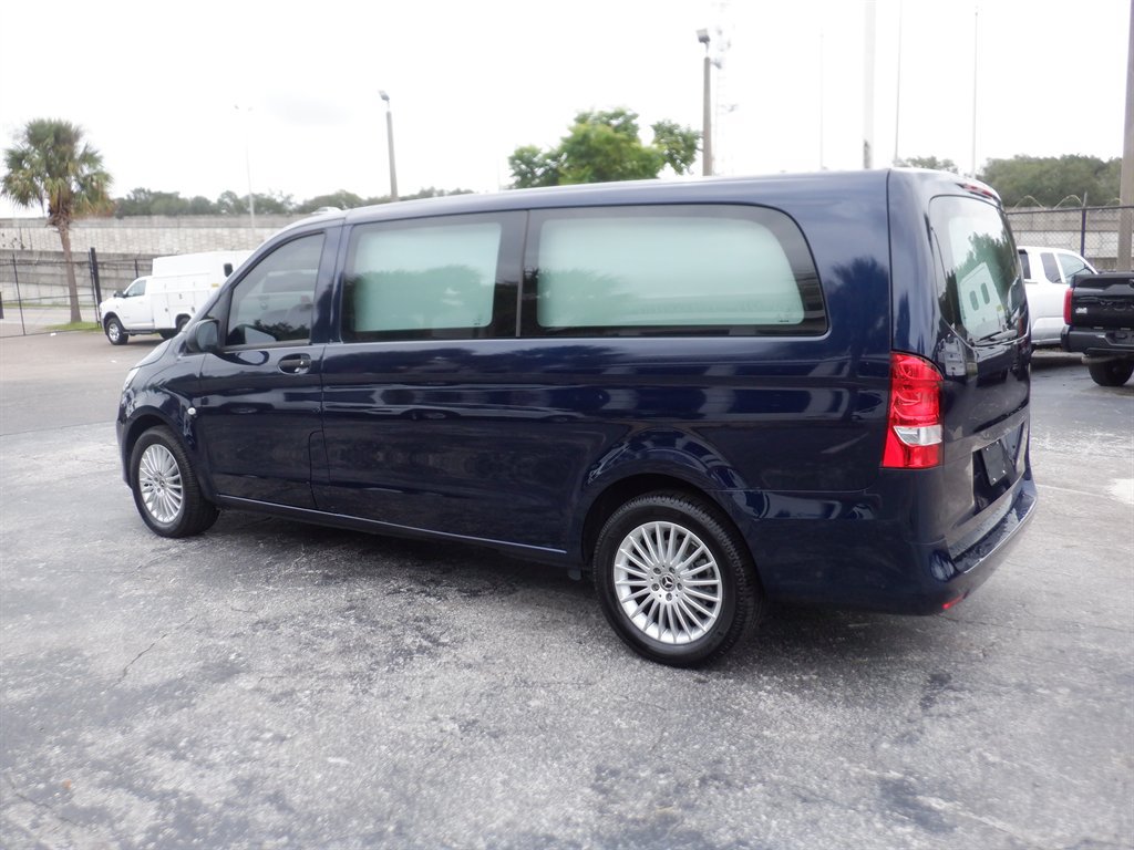 Used 2022 Mercedes-Benz Metris image 3