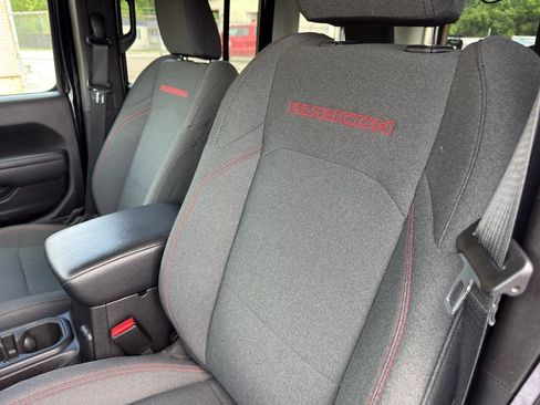 Used 2025 Jeep Wrangler Unlimited Rubicon AWD/4WD image 12