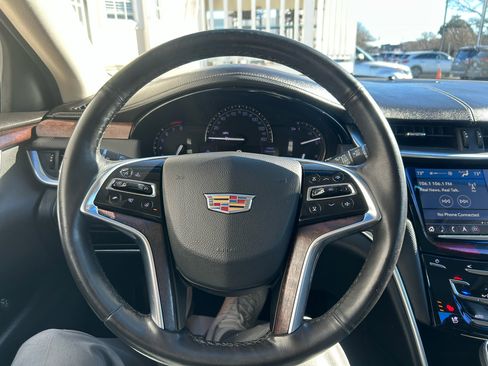 Used 2019 Cadillac XTS Luxury image 11