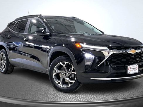 Used 2025 Chevrolet Trax LT image 13