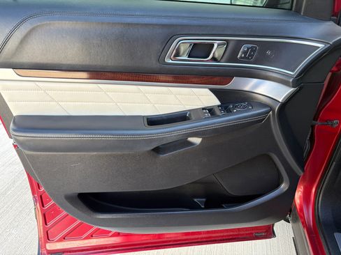 Used 2017 Ford Explorer Platinum AWD/4WD image 30