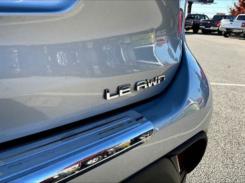 Used 2021 Toyota Highlander LE image 8