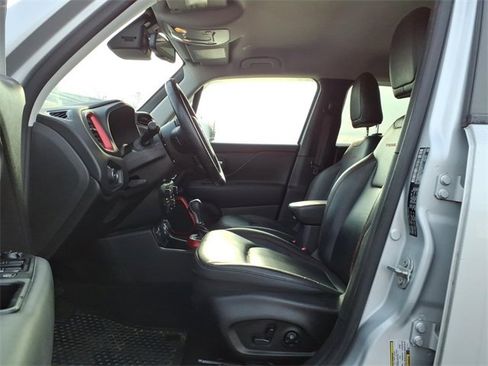 Used 2021 Jeep Renegade Trailhawk image 13