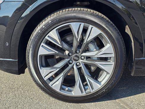 Certified 2025 Audi Q8 Prestige AWD/4WD image 7