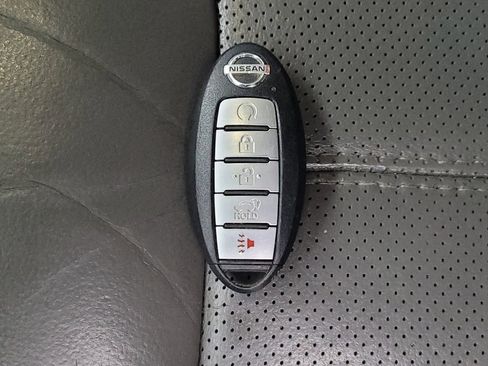 Used 2019 Nissan Pathfinder SL AWD/4WD image 32