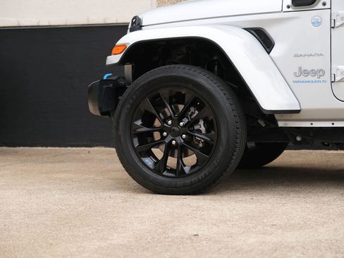 Used 2023 Jeep Wrangler Unlimited Sahara image 9