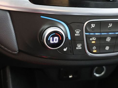 Used 2019 Chevrolet Traverse LT FWD image 8