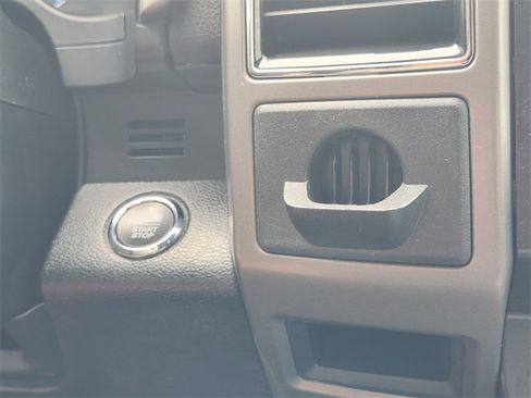 Used 2021 Ford Expedition XLT image 21