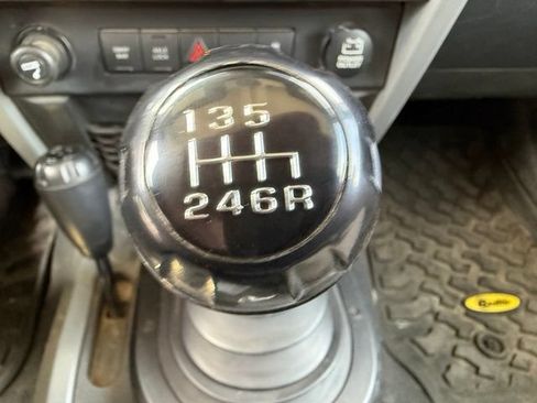 Used 2010 Jeep Wrangler Unlimited Rubicon AWD/4WD image 23