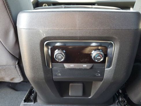 New 2026 Chevrolet Suburban LS image 10