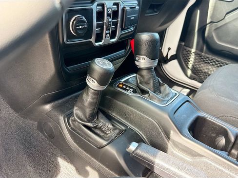 Used 2023 Jeep Wrangler Unlimited AWD/4WD image 17