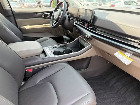 New 2026 Kia Carnival FWD image 21