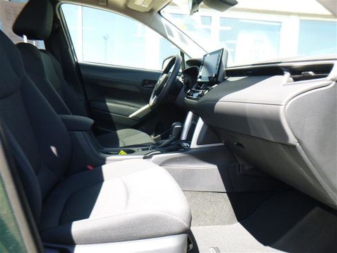 Used 2022 Toyota Corolla Cross LE w/ Moonroof Package FWD image 8