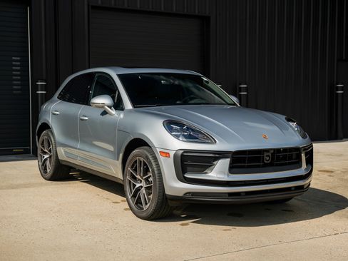 New 2026 Porsche Macan image 7