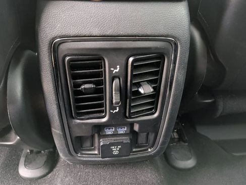 Used 2020 Jeep Grand Cherokee Limited image 40