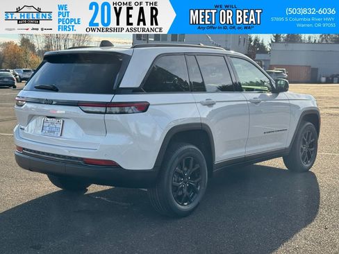 New 2025 Jeep Grand Cherokee Altitude image 9