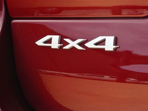 Used 2025 Jeep Grand Cherokee Limited w/ Luxury Tech Group II image 9