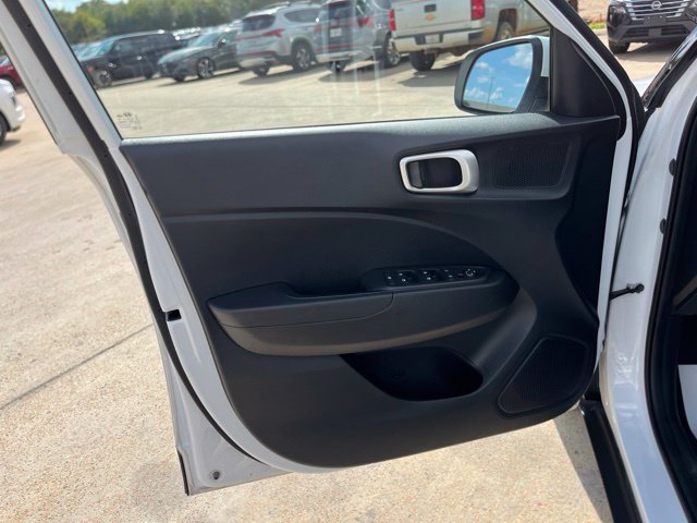 Used 2026 Hyundai Venue SE FWD image 12