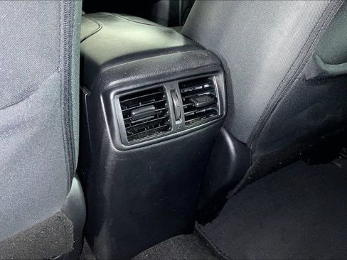 Used 2018 Nissan Rogue S FWD image 29