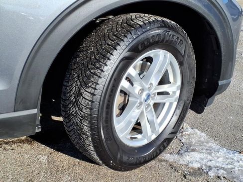 Certified 2022 Ford Explorer XLT w/ Equipment Group 202A image 5