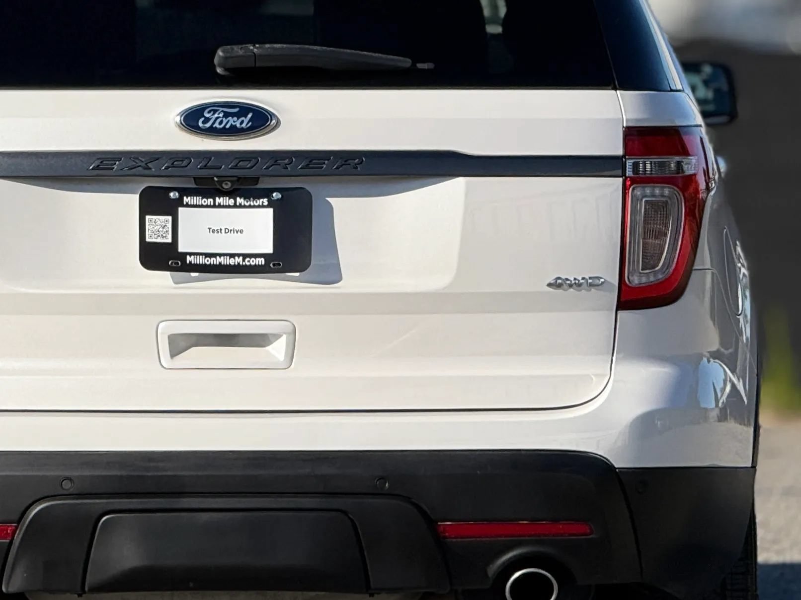 Used 2015 Ford Explorer XLT w/ Equipment Group 202B AWD/4WD image 14