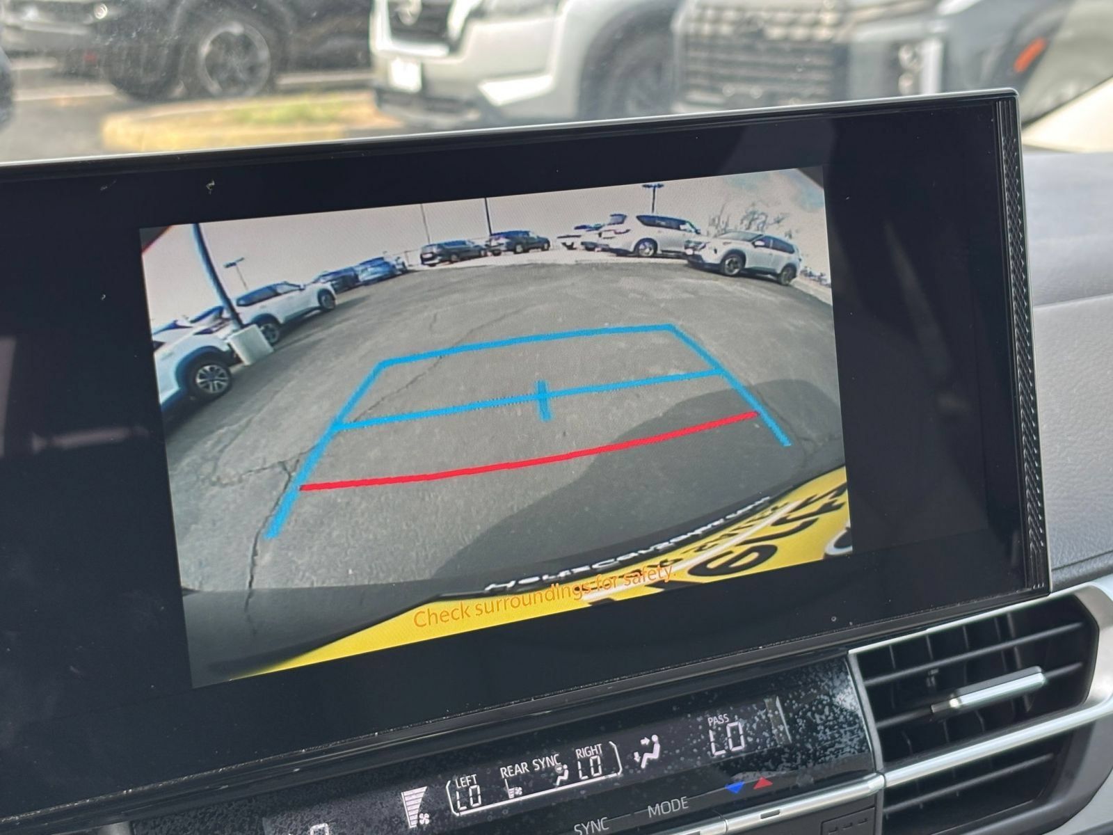 Used 2025 Toyota Sienna XLE FWD image 25