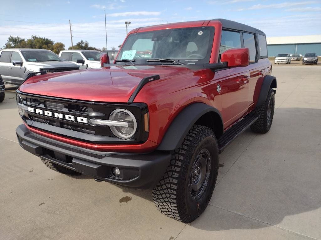 New 2024 Ford Bronco Outer Banks AWD/4WD image 2