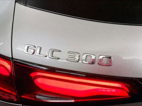 Used 2024 Mercedes-Benz GLC 300 4MATIC image 10