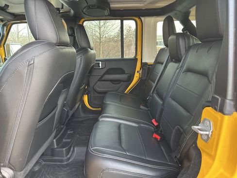 Used 2018 Jeep Wrangler Unlimited Sahara image 13