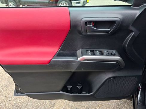 Used 2019 Toyota Tacoma SR5 AWD/4WD image 27