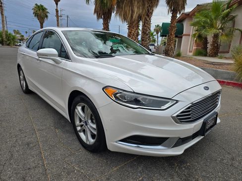 Used 2018 Ford Fusion SE w/ Fusion SE Technology Package FWD image 1