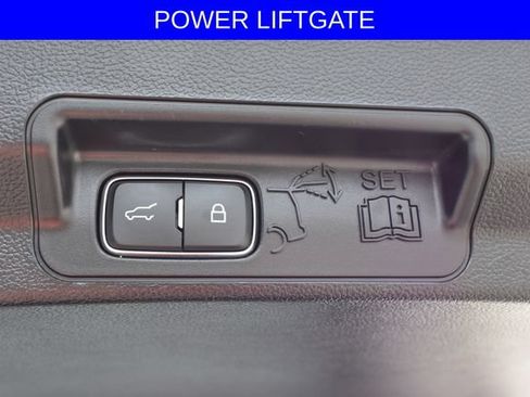 Used 2023 Ford Explorer XLT AWD/4WD image 6