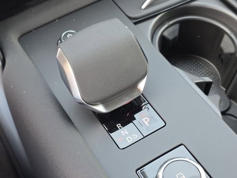 New 2025 Land Rover Discovery S image 28