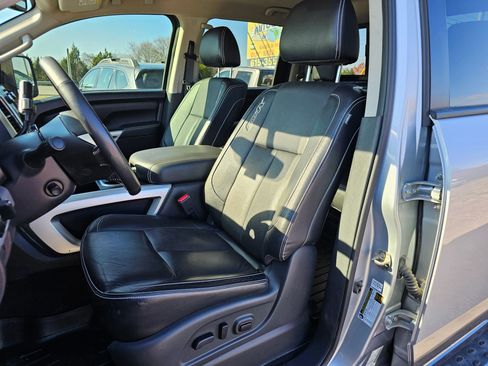 Used 2019 Nissan Titan PRO-4X w/ Pro-4x Convenience Package image 5