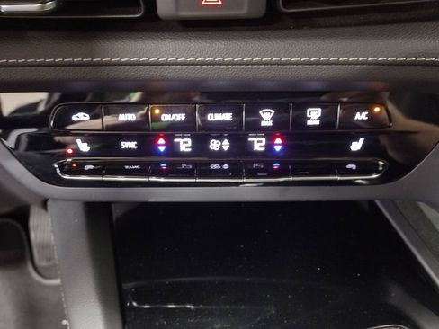 Used 2023 Buick Envision Essence image 29