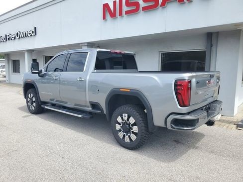 Used 2024 GMC Sierra 3500 Denali w/ Denali Reserve Package AWD/4WD image 2