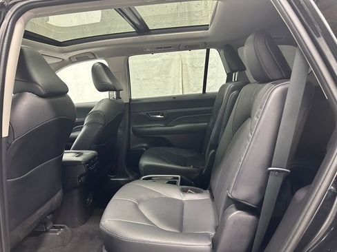 Used 2025 Toyota Grand Highlander AWD image 50