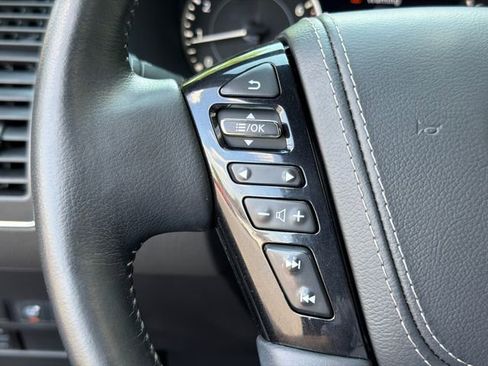 Used 2021 Nissan Armada Platinum w/ Captain's Chairs Package RWD image 26