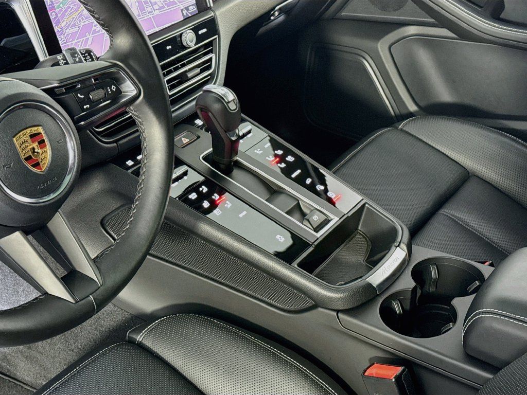 Used 2024 Porsche Macan AWD/4WD image 21