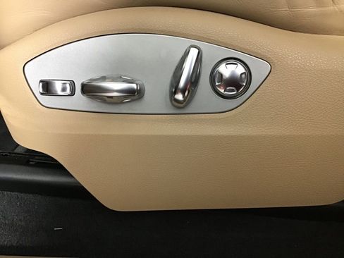 Certified 2023 Porsche Macan Turbo image 32