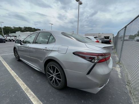 Used 2023 Toyota Camry SE FWD image 9