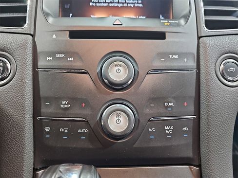 Used 2016 Ford Taurus Limited image 25