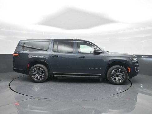 Used 2024 Jeep Wagoneer L Series II w/ Flexible Seating Group AWD/4WD image 9