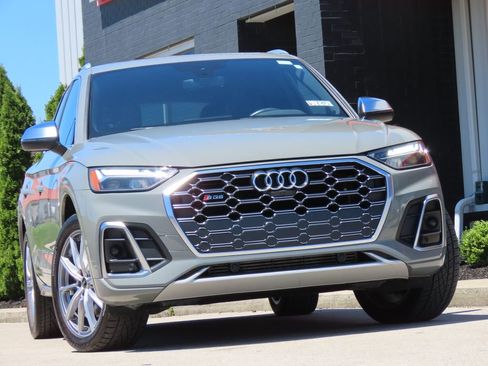 Used 2022 Audi SQ5 Premium Plus w/ Premium Plus Package AWD/4WD image 2